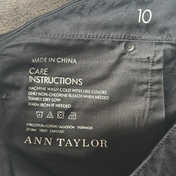 Ann Taylor Curvy Fit Leopard Print 5-Pocket Jean in Black Size 10 EUC - Picture 5 of 9